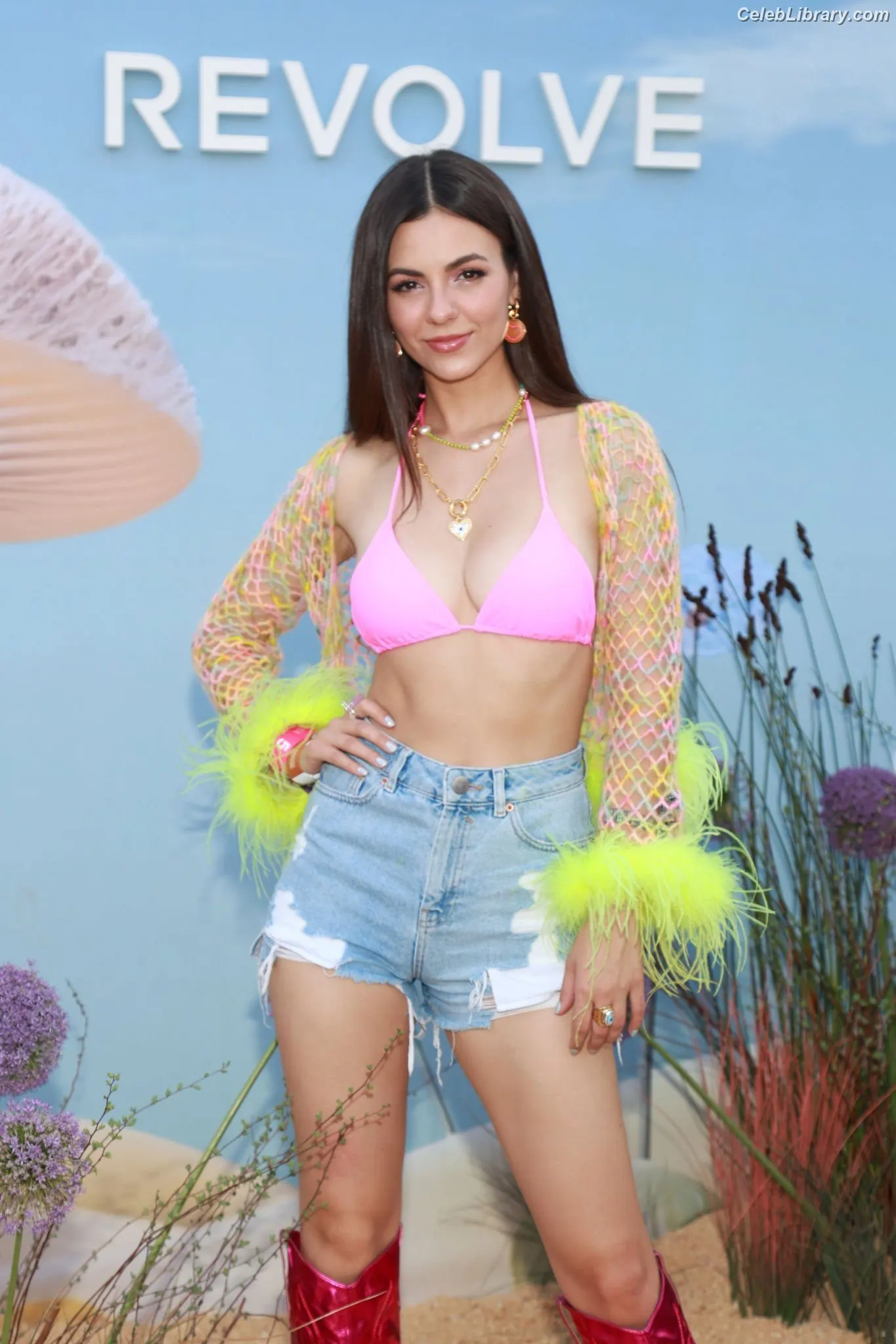 Victoria Justice photo 3 of 3456