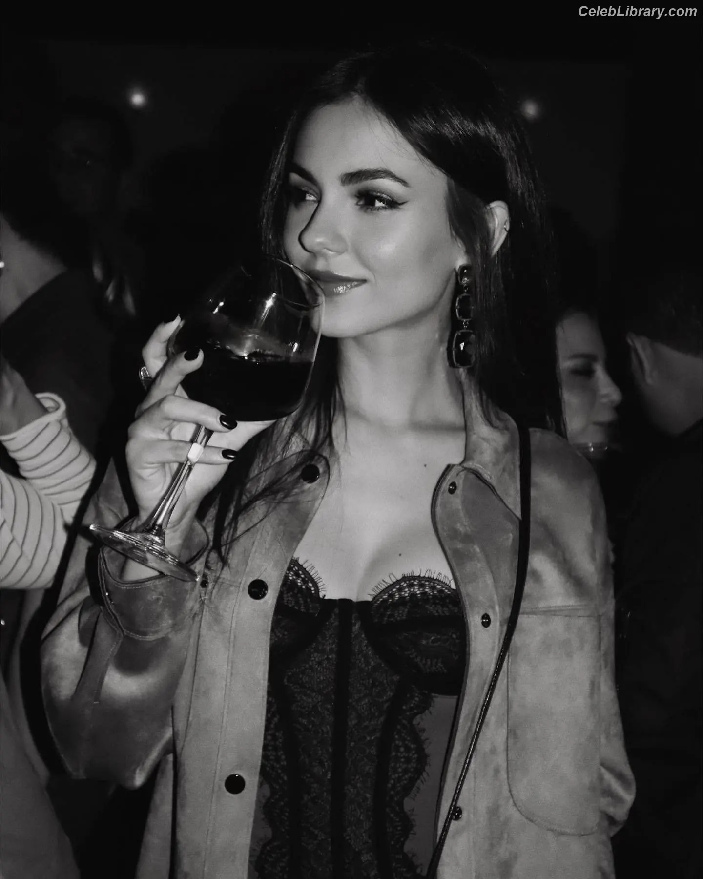 Victoria Justice photo 7 of 3456