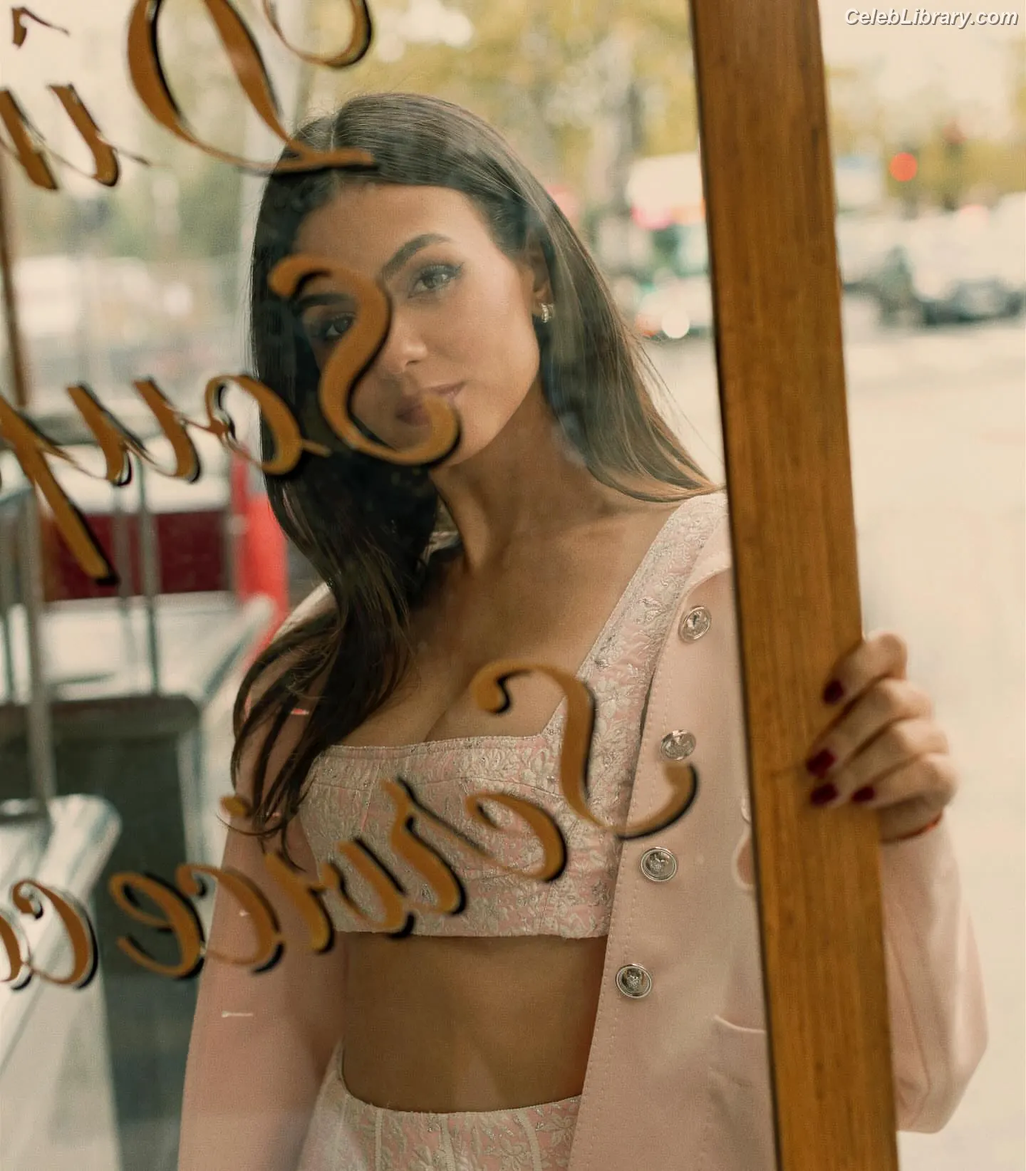 Victoria Justice photo 23 of 3456