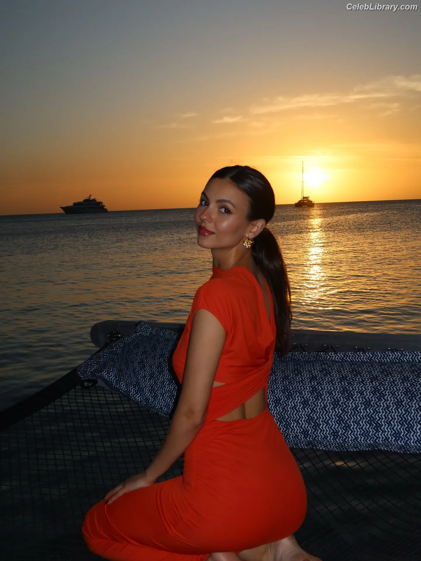 Victoria Justice photo 15 of 3456