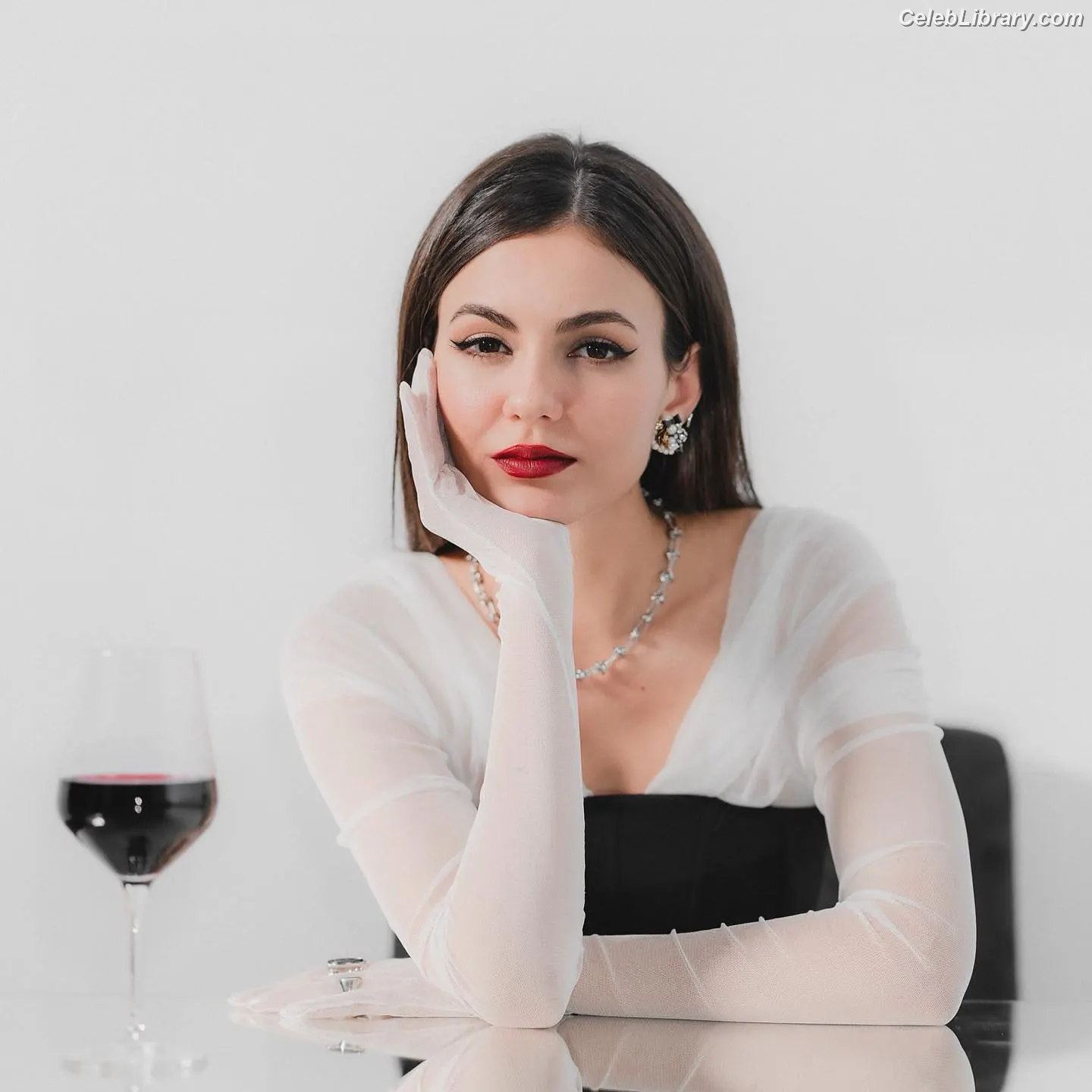 Victoria Justice photo 17 of 3456