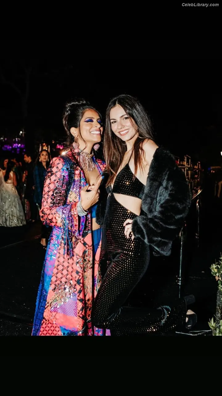 Victoria Justice photo 17 of 3456