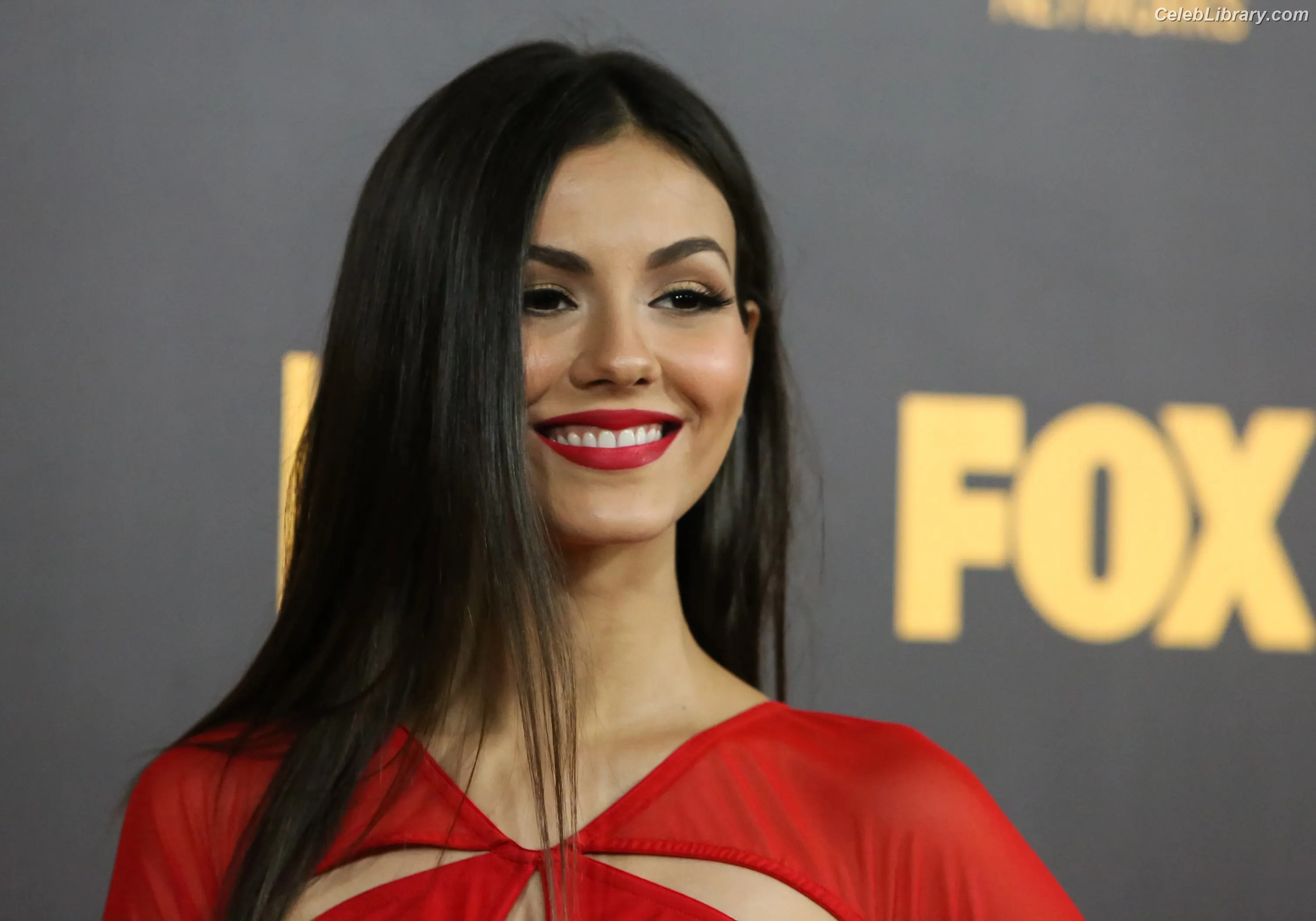 Victoria Justice photo 5 of 3456