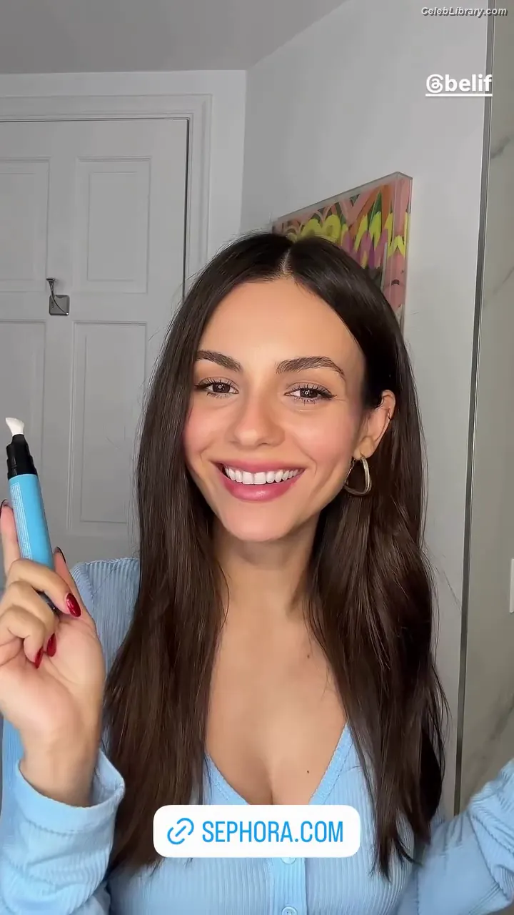 Victoria Justice photo 6 of 3456