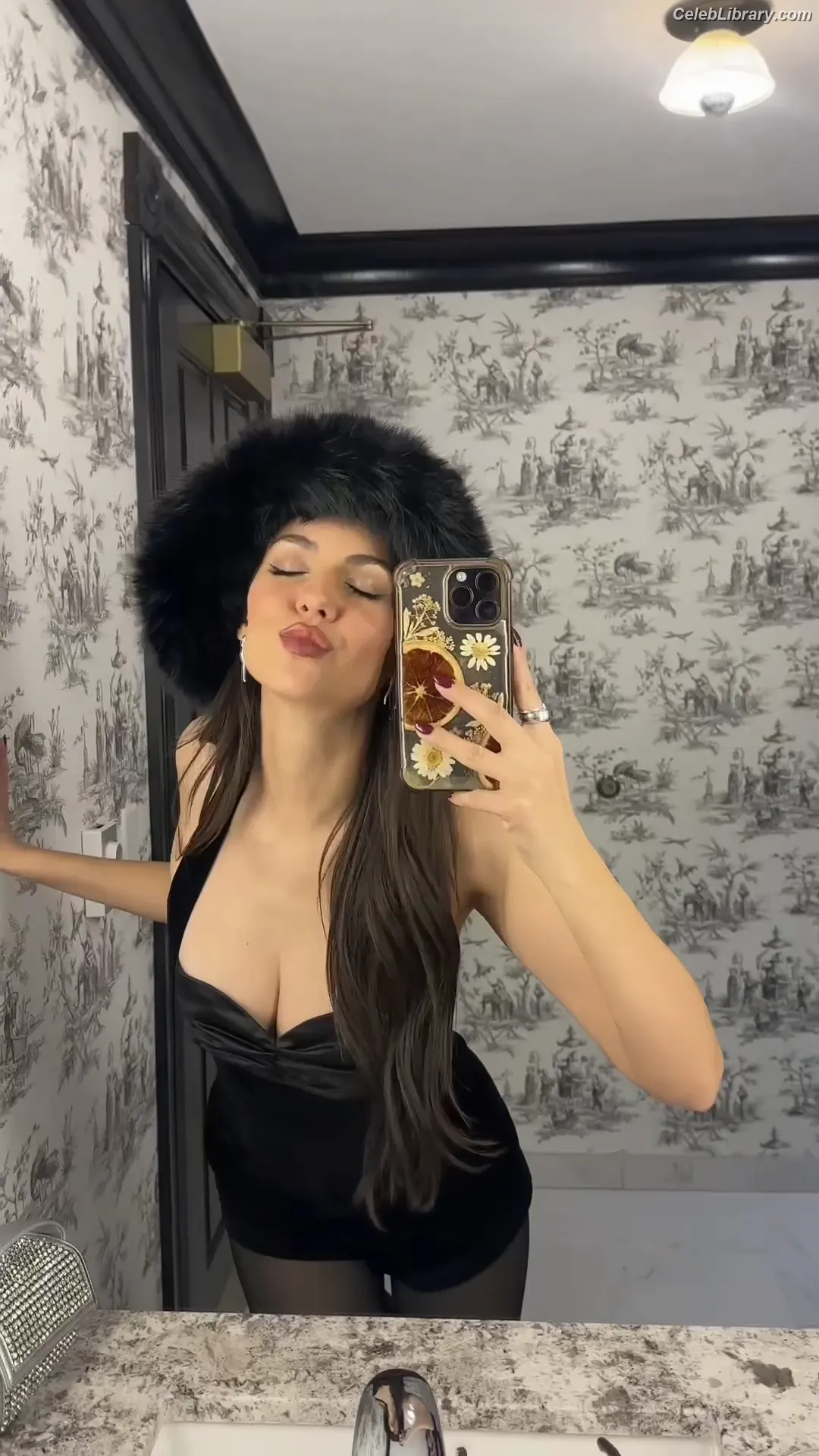 Victoria Justice photo 17 of 3456