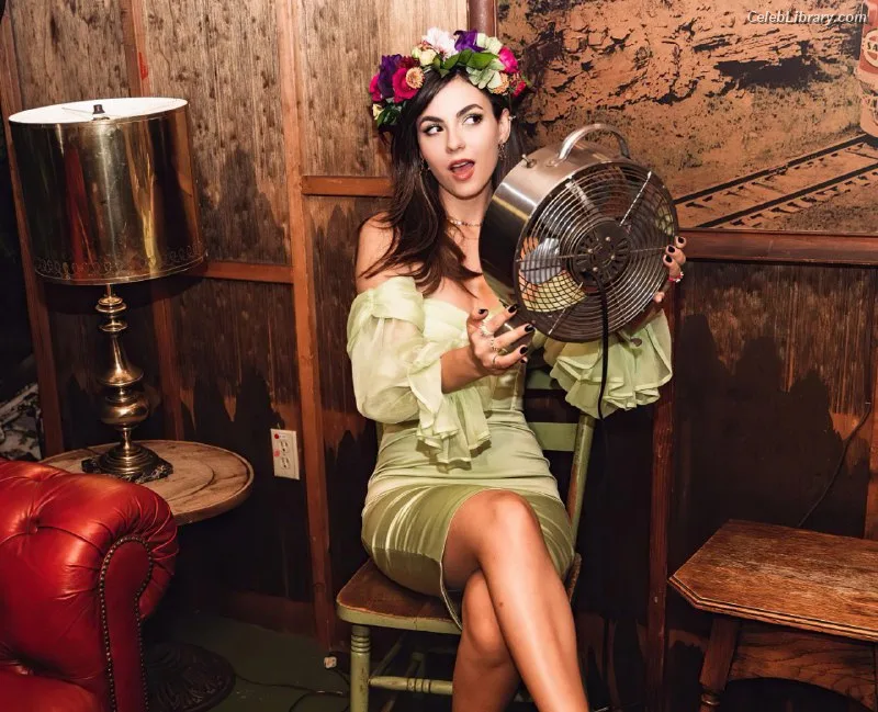Victoria Justice photo 11 of 3442