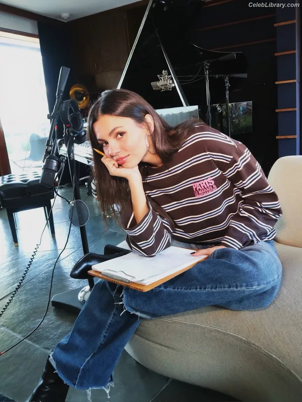 Victoria Justice photo 13 of 3442