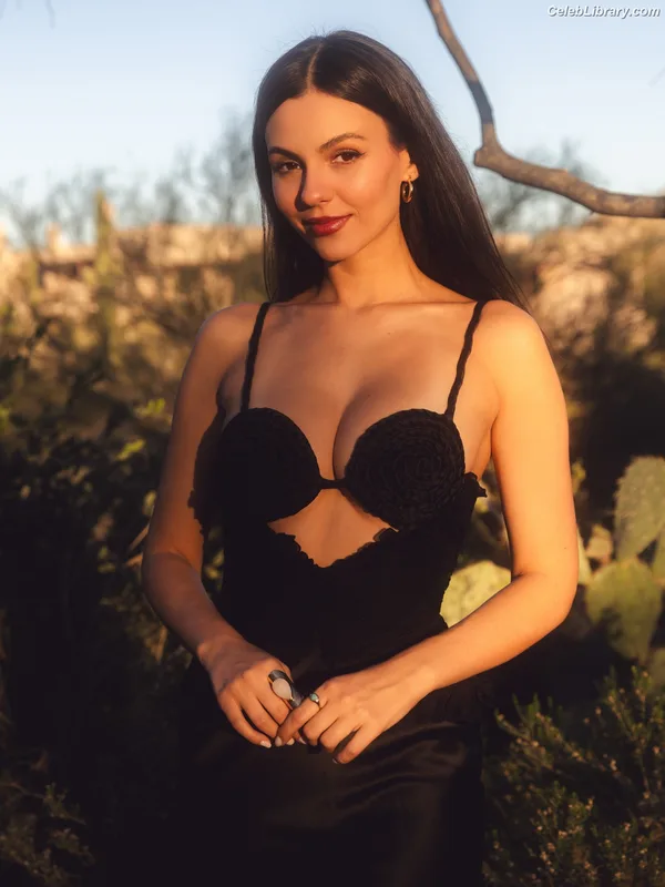 Victoria Justice photo 3 of 3442