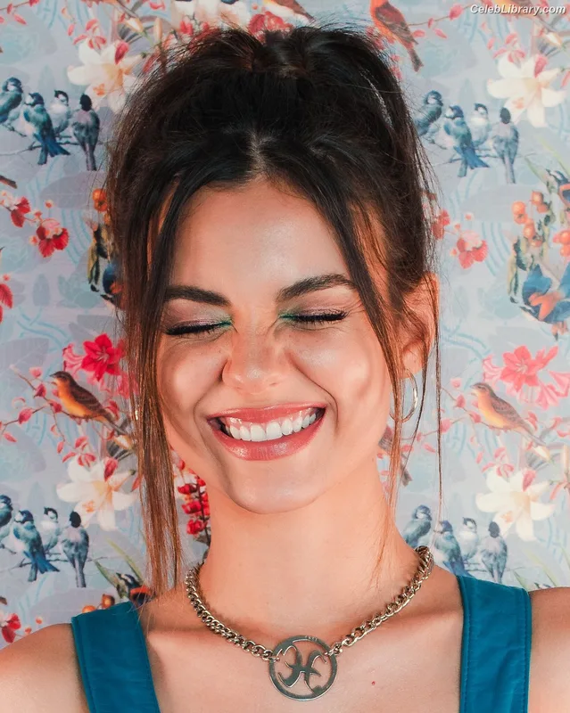 Victoria Justice photo 8 of 3442