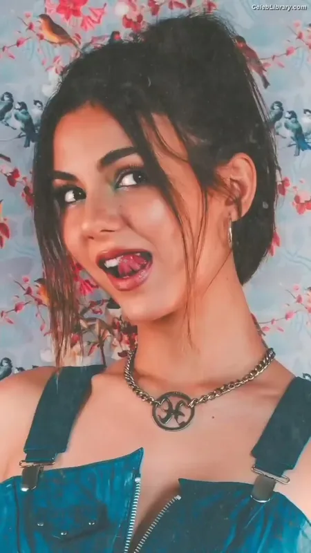 Victoria Justice photo 12 of 3442