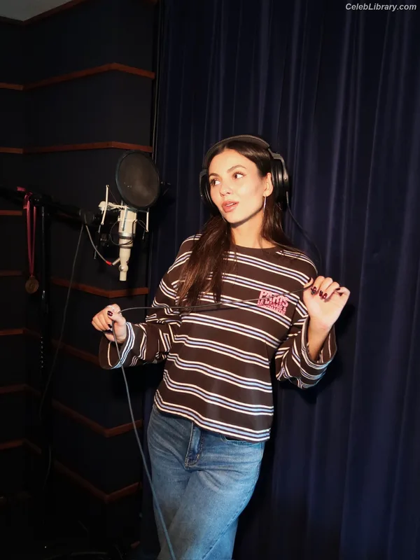 Victoria Justice photo 15 of 3442