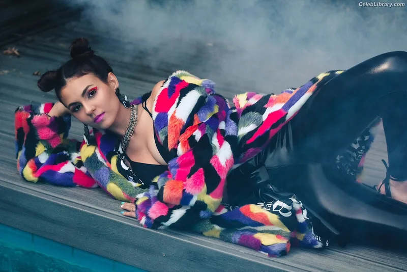 Victoria Justice photo 2 of 3442