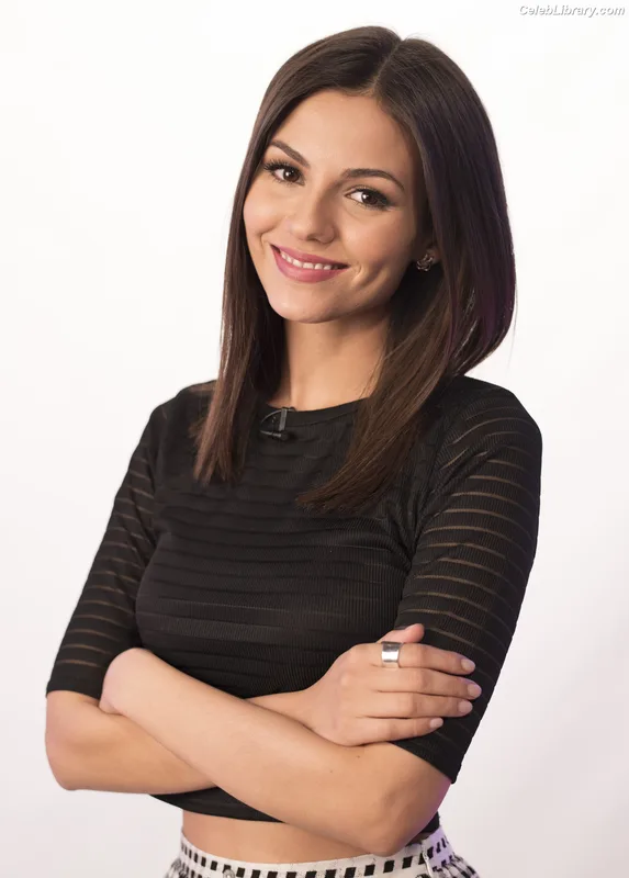 Victoria Justice photo 6 of 3442