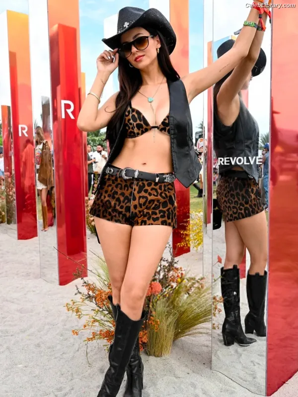 Victoria Justice photo 2 of 3442