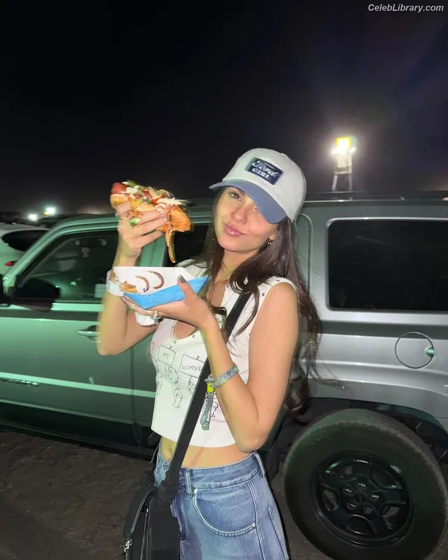 Victoria Justice photo 12 of 3442
