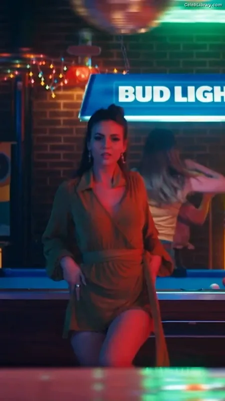 Victoria Justice photo 2 of 3442