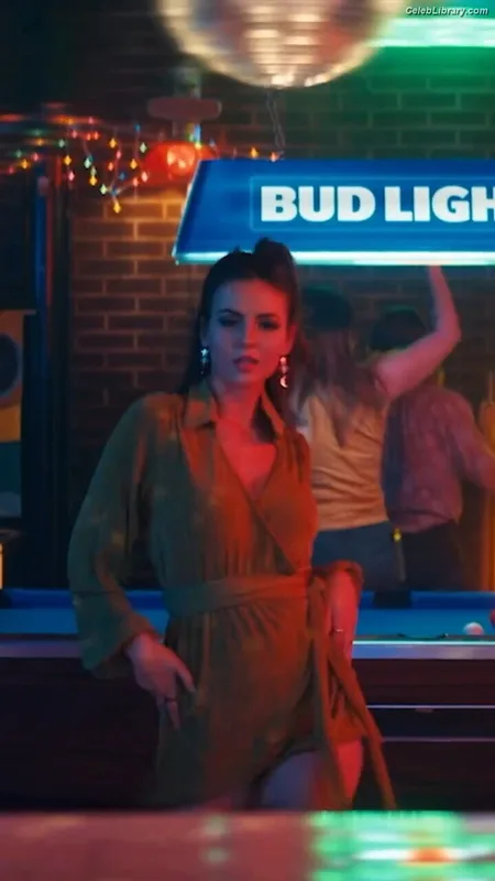 Victoria Justice photo 4 of 3442