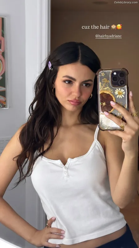 Victoria Justice photo 10 of 3442