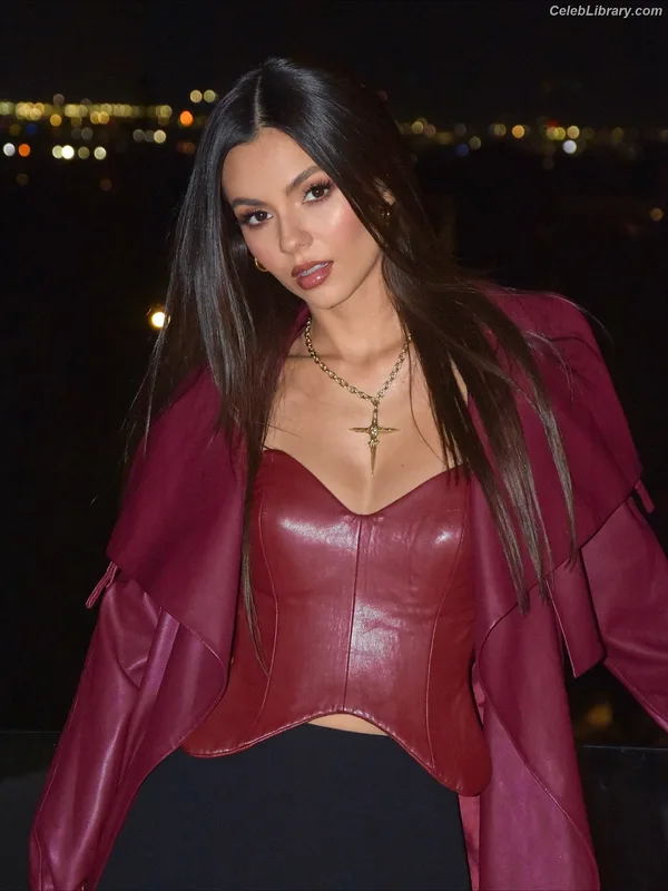 Victoria Justice photo 8 of 3442