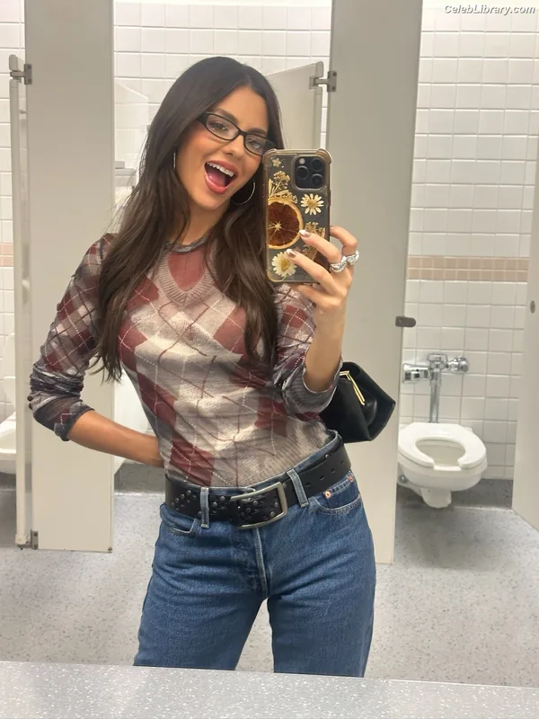 Victoria Justice photo 17 of 3442