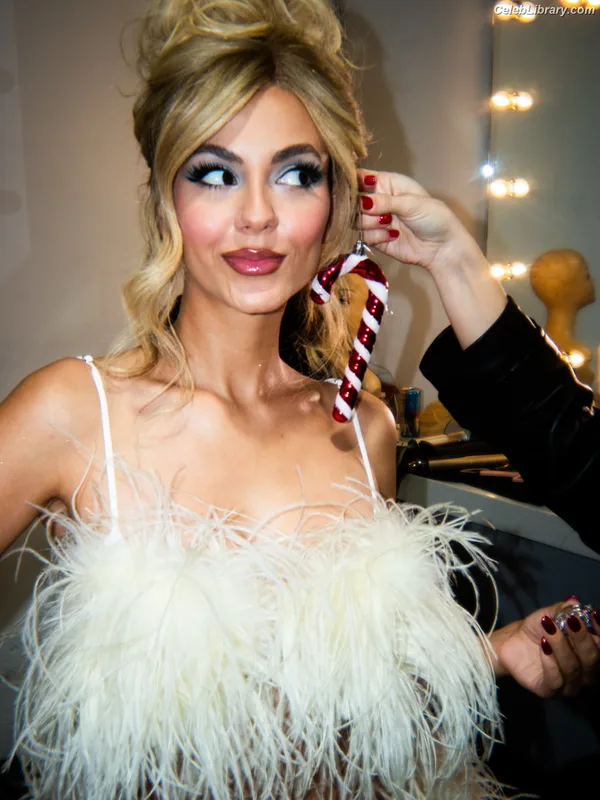 Victoria Justice photo 12 of 3442