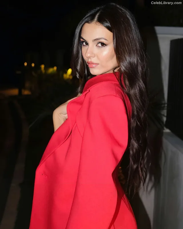 Victoria Justice photo 8 of 3442