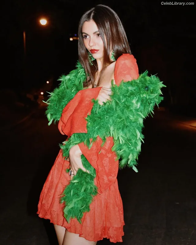 Victoria Justice photo 14 of 3442