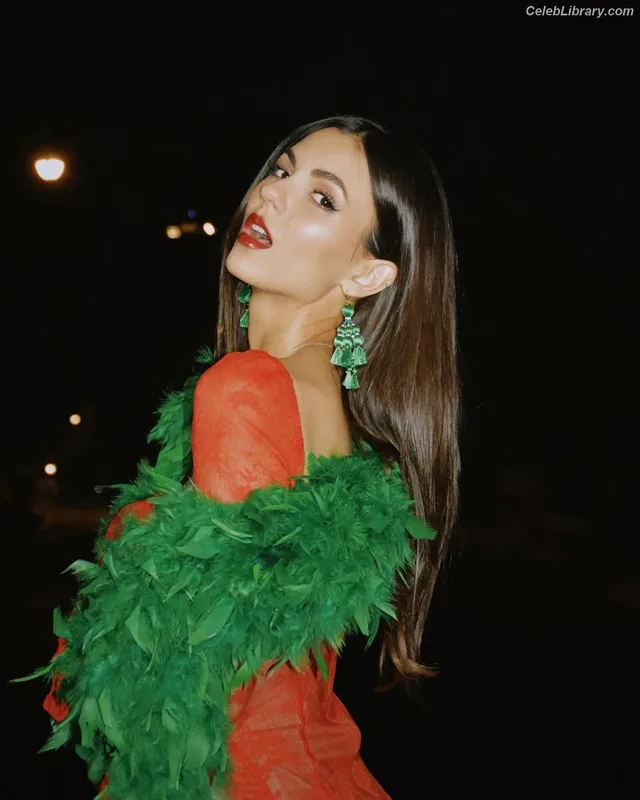 Victoria Justice photo 15 of 3442