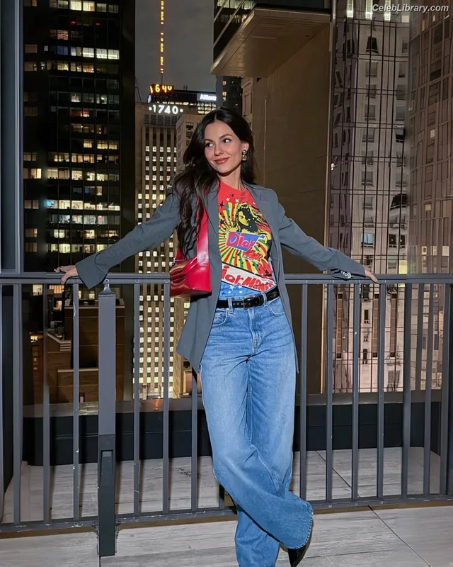 Victoria Justice photo 6 of 3442