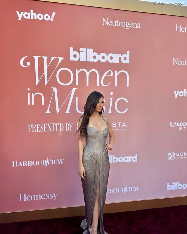 Victoria Justice photo 9 of 3442