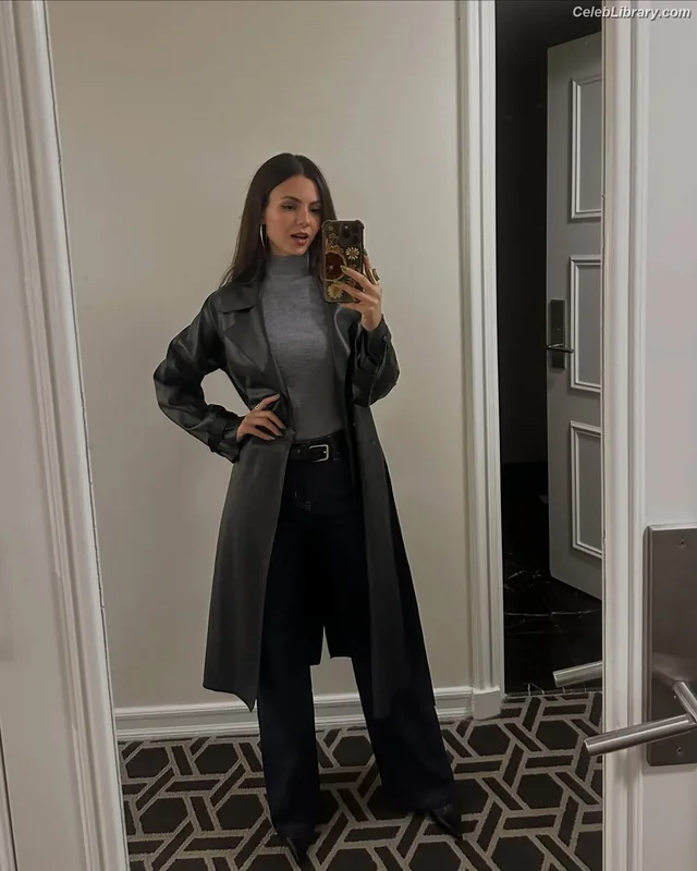 Victoria Justice photo 10 of 3442