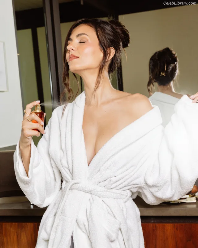 Victoria Justice photo 4 of 3442