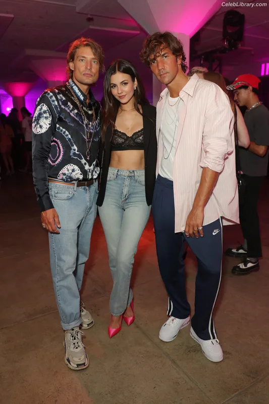 Victoria Justice photo 7 of 3442