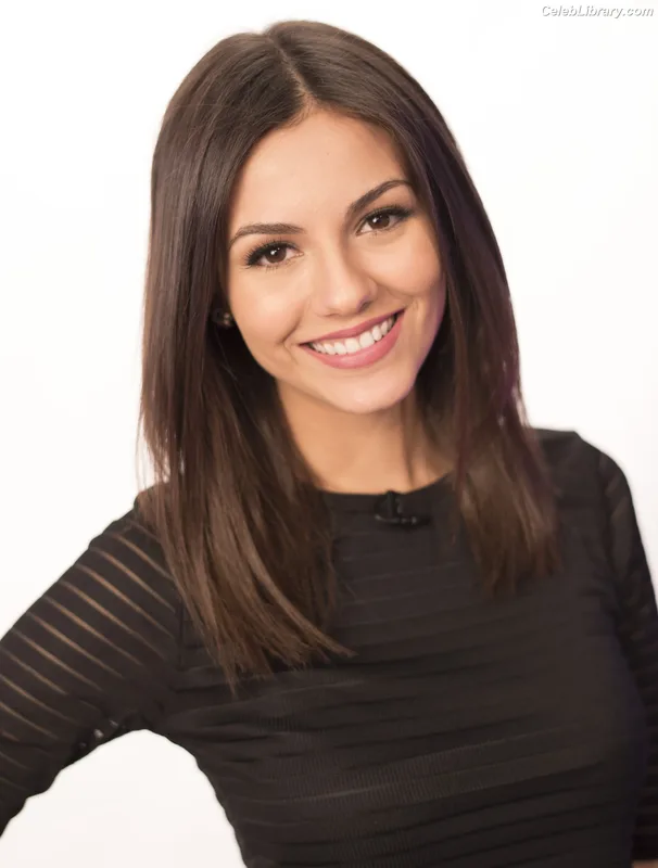 Victoria Justice photo 9 of 3442