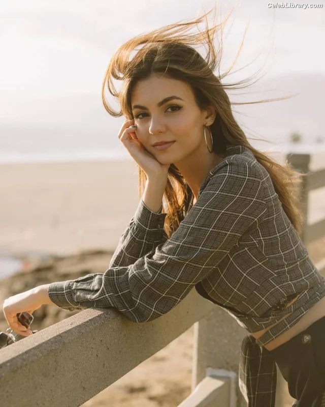 Victoria Justice photo 24 of 3442