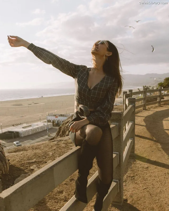 Victoria Justice photo 1 of 3442
