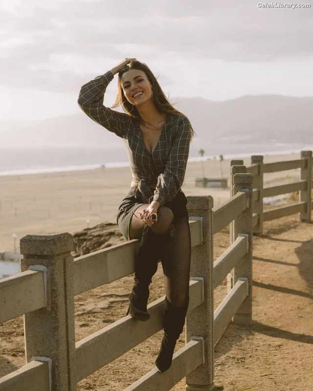 Victoria Justice photo 2 of 3442