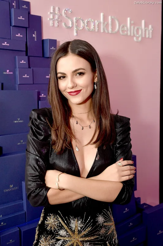 Victoria Justice photo 6 of 3442
