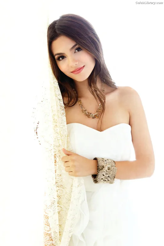 Victoria Justice photo 12 of 3442