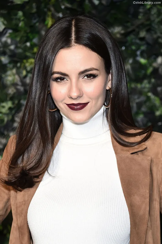 Victoria Justice photo 3 of 3442