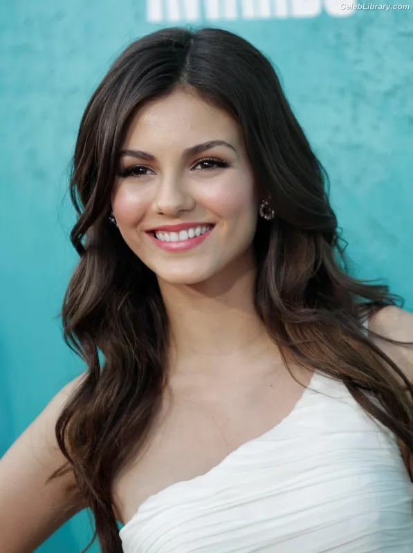 Victoria Justice photo 14 of 3442