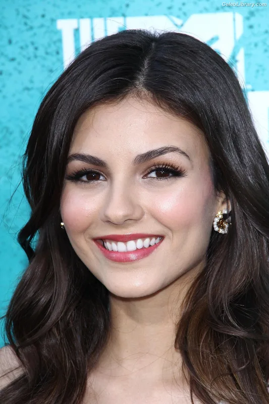 Victoria Justice photo 5 of 3442