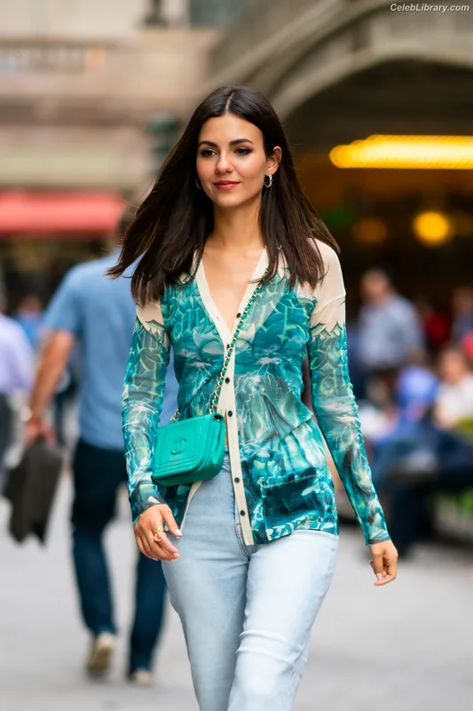 Victoria Justice photo 10 of 3442