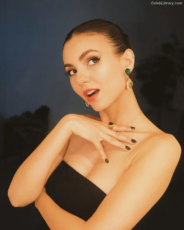 Victoria Justice photo 14 of 3442