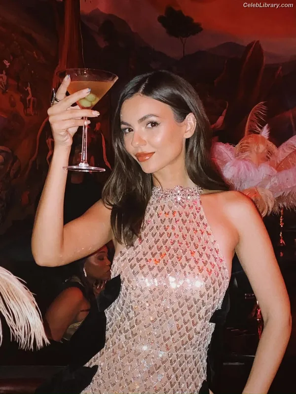 Victoria Justice photo 9 of 3442