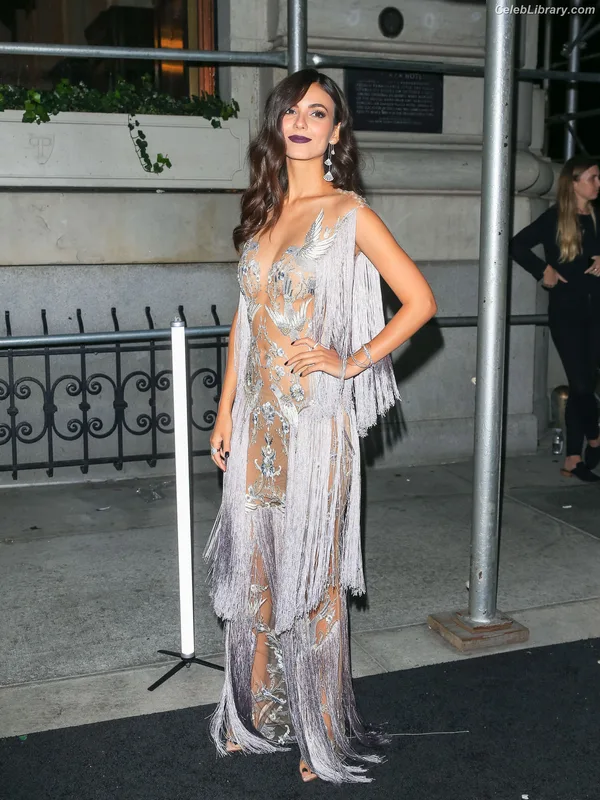 Victoria Justice photo 1 of 3442