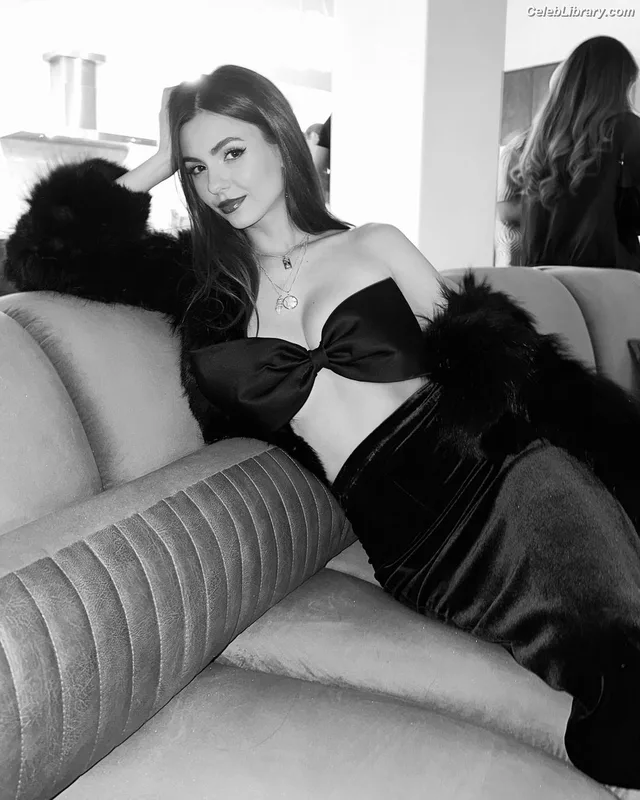 Victoria Justice photo 2 of 3442