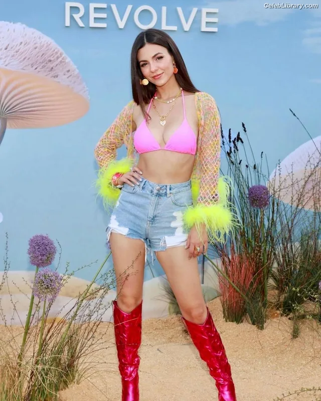 Victoria Justice photo 5 of 3442