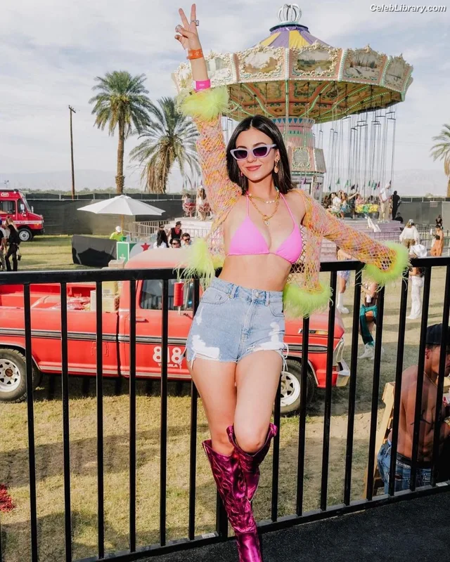 Victoria Justice photo 8 of 3442