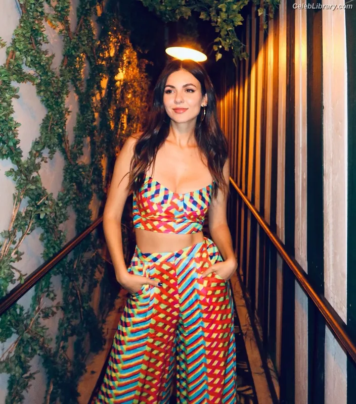 Victoria Justice photo 16 of 3442